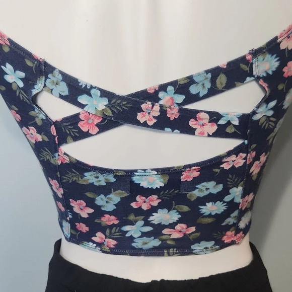 FINAL SALE Hollister Navy floral crop top - Picture 10 of 13